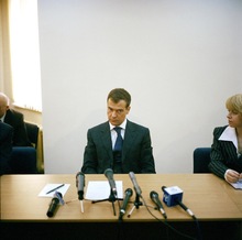 Dmitri Medvedev on a tour of a hospital, Veliky Novgorod, 2007